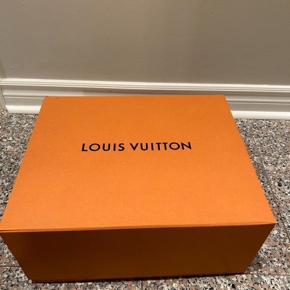 Authentic Louis Vuitton Siena MM crossbody bag new with box - Picture 10 of 11